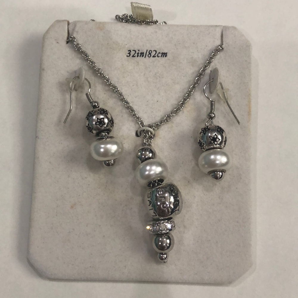 Necklace and earring set